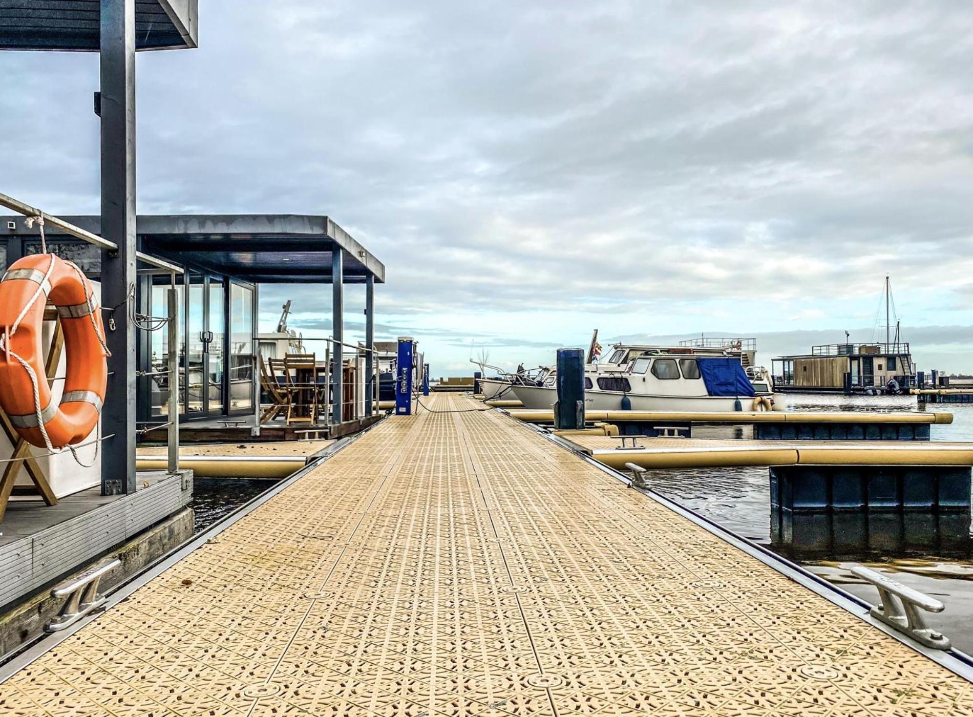 Houseboat Blue Sneekermeer Offingawier ภายนอก รูปภาพ